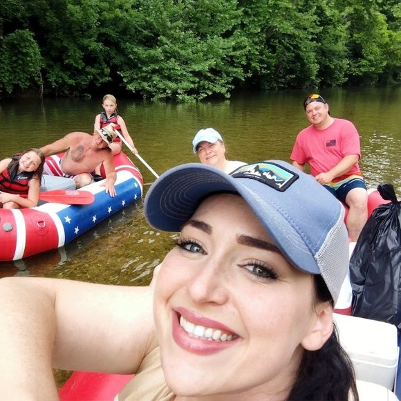 MEET YOUR POSHER - Picture 9 of 9